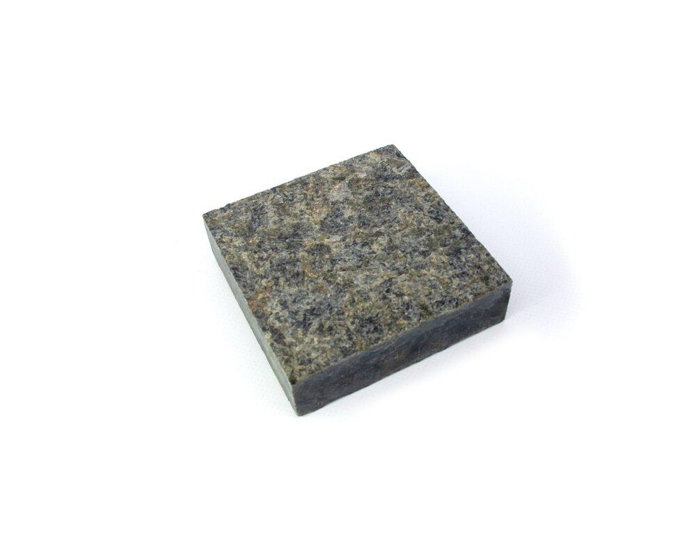 Kostka granitowa cięta płomieniowana ciemnoszara Labradoryt