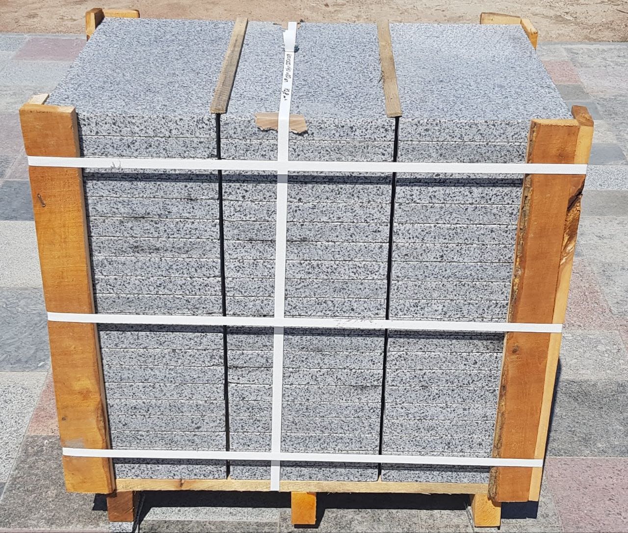 Płyta granitowa chodnikowa płomieniowana jasnoszara Gray UA - dodatkowe zdjęcie