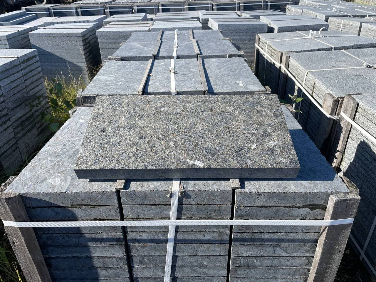 Płyta granitowa tarasowa płomieniowana ciemnoszara Labradoryt - dodatkowe zdjęcie