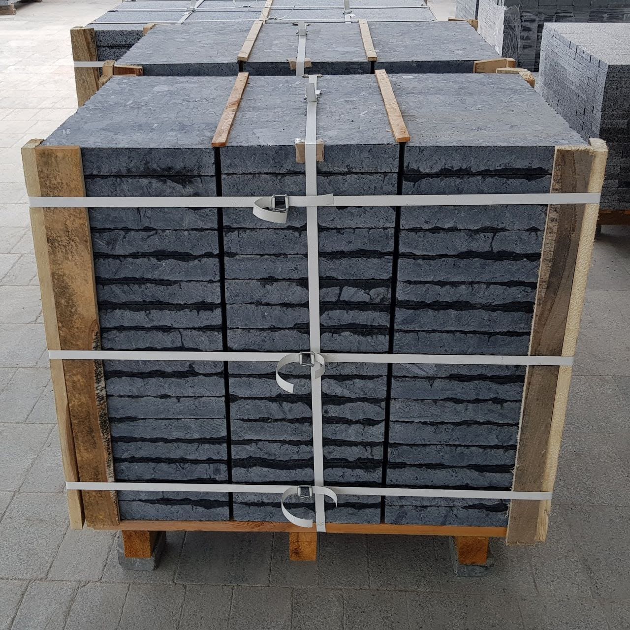 Płyta granitowa płomieniowana ciemnoszara Labradoryt 60х40х5 cm - dodatkowe zdjęcie